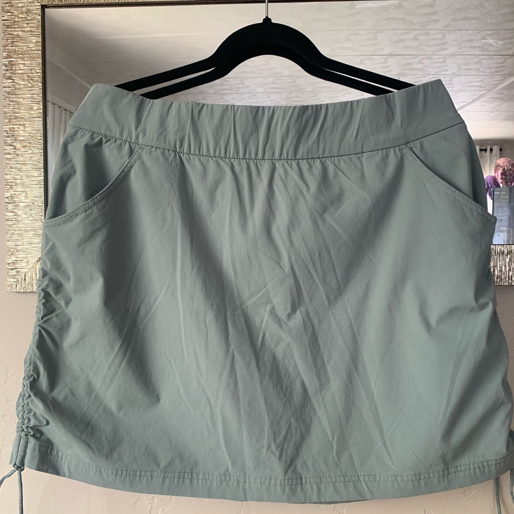Columbia Soft Green short